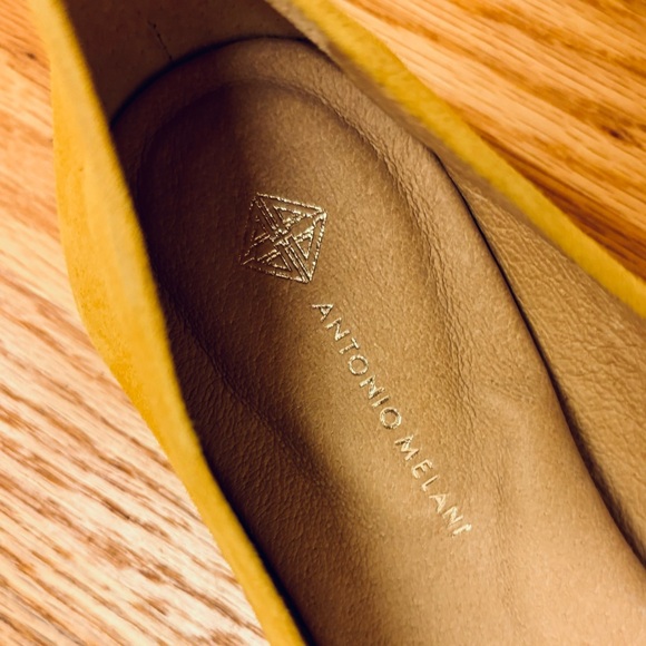 Women’s Antonio Melani flats size 9 1/2 golden yellow soft suede fabric - Picture 2 of 6